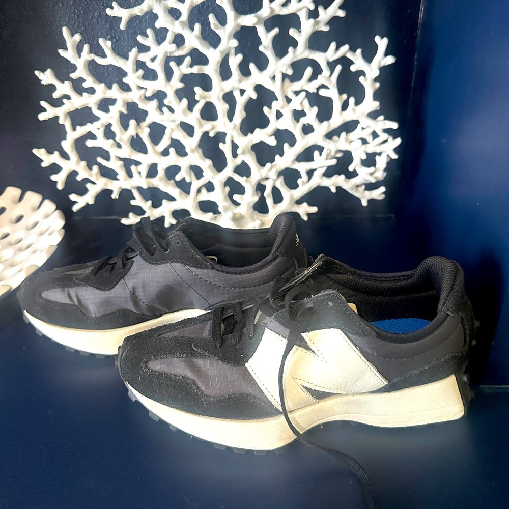 FIGS x New Balance 327 Sneakers – Black & White – Size 8 🖤
